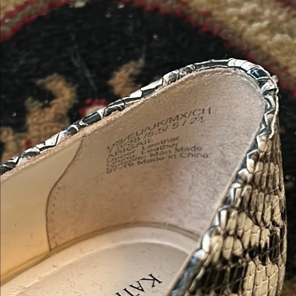 Black and Gray Snakeskin Flats with Pointed Toe - Picture 3 of 6